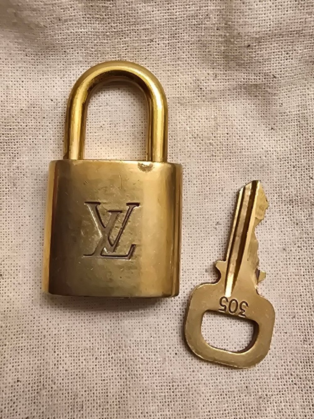 # 305 LV Lock and Key